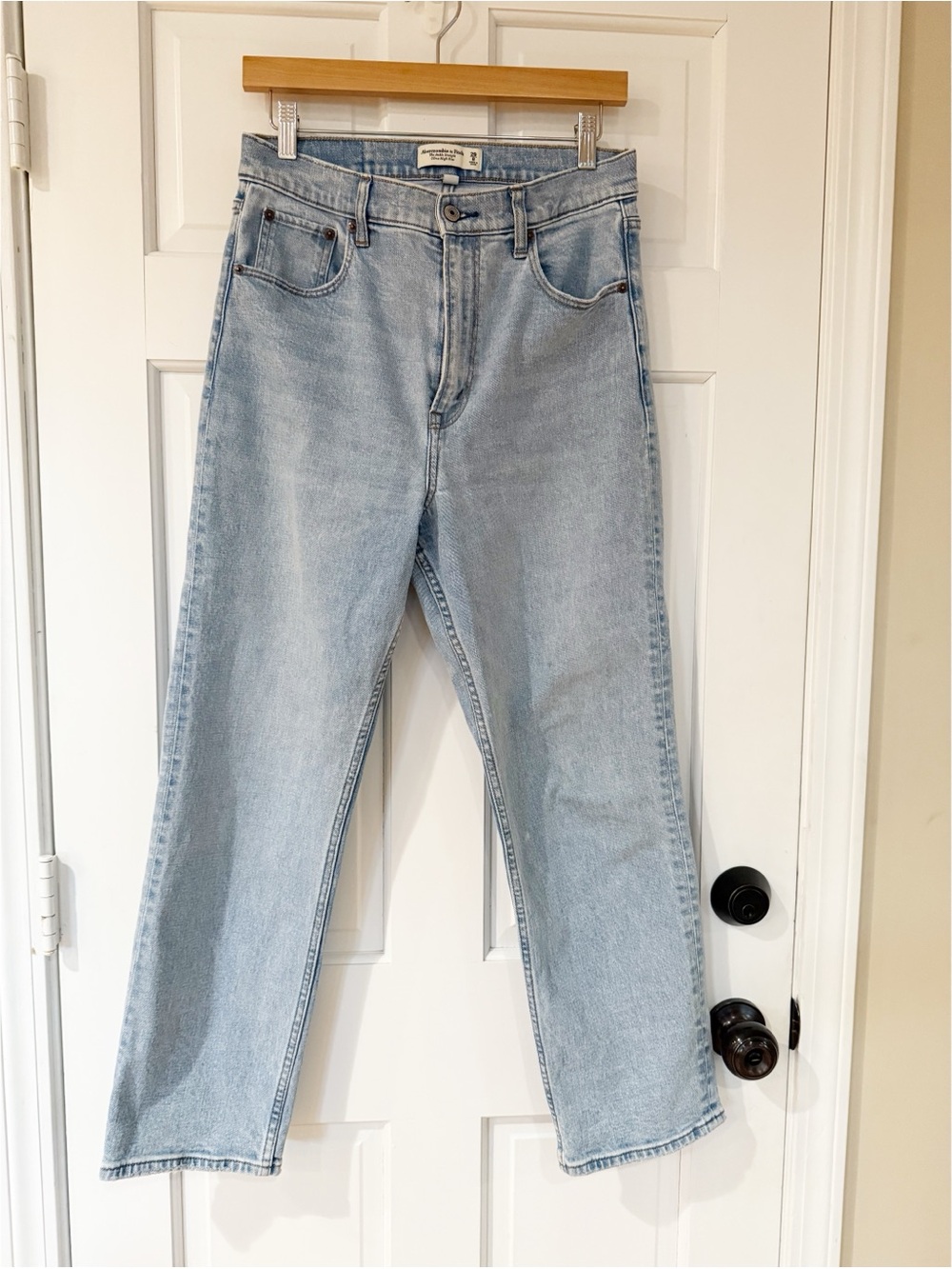 Abercrombie and Fitch Curve Love Ultra High Rise Ankle Straight Jeans 29/8 - Picture 2 of 8